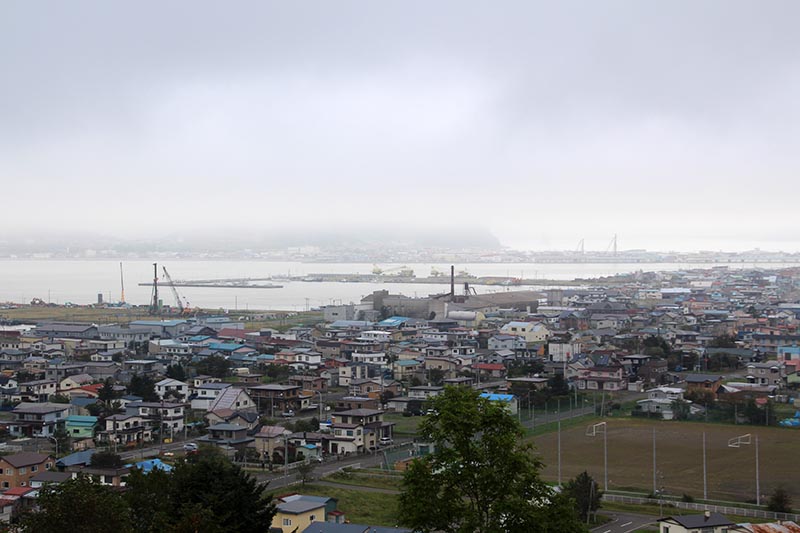 どんよりした空の厚岸市街