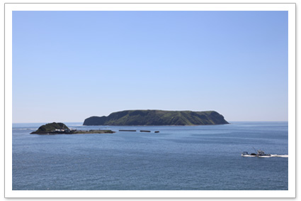 ピリカウタから望む小島・大黒島