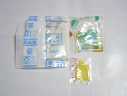 納豆のたれやからしの袋